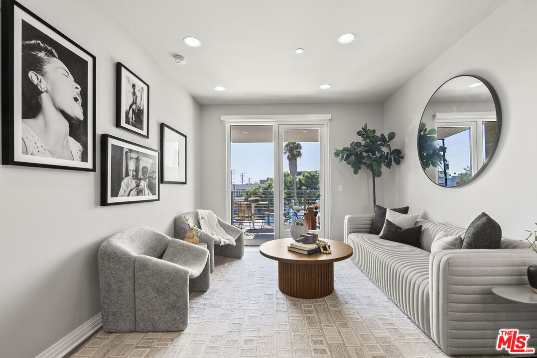 7428 Santa Monica Blvd Unit: 204
