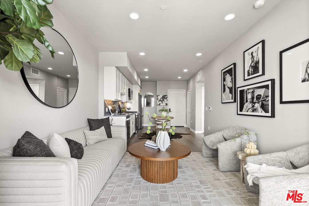7428 Santa Monica Blvd Unit: 204
