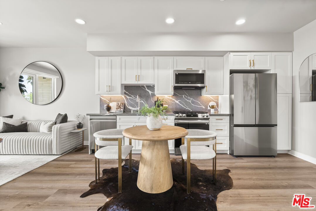 7428 Santa Monica Blvd Unit: 204