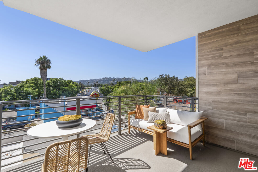 7428 Santa Monica Blvd Unit: 204
