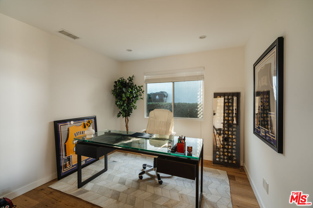 3423 Scadlock Ln