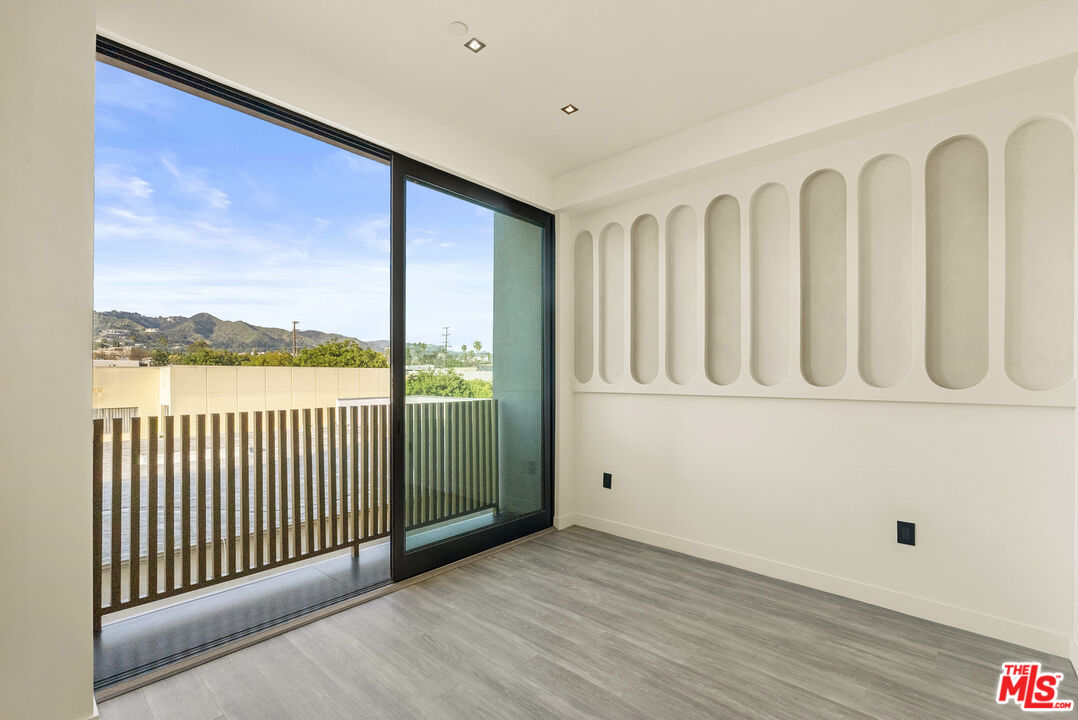 1021 N Ogden Dr Unit: PH 5