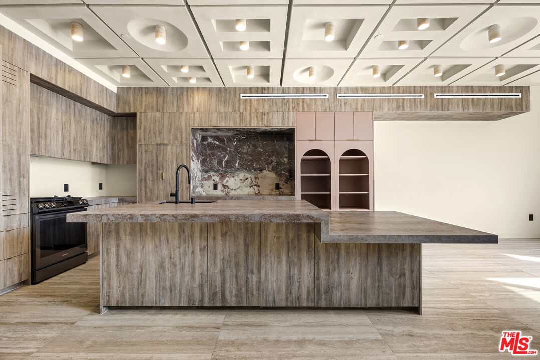 1021 N Ogden Dr Unit: PH 5