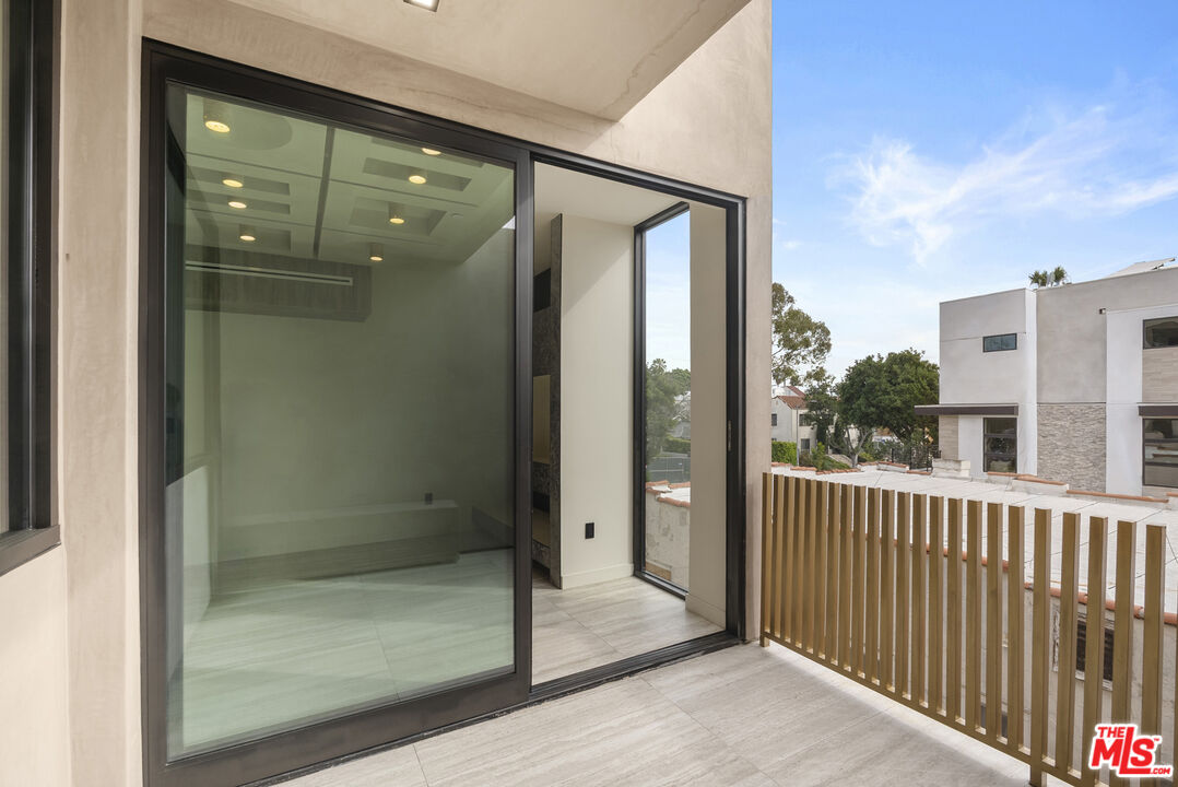 1021 N Ogden Dr Unit: PH 5