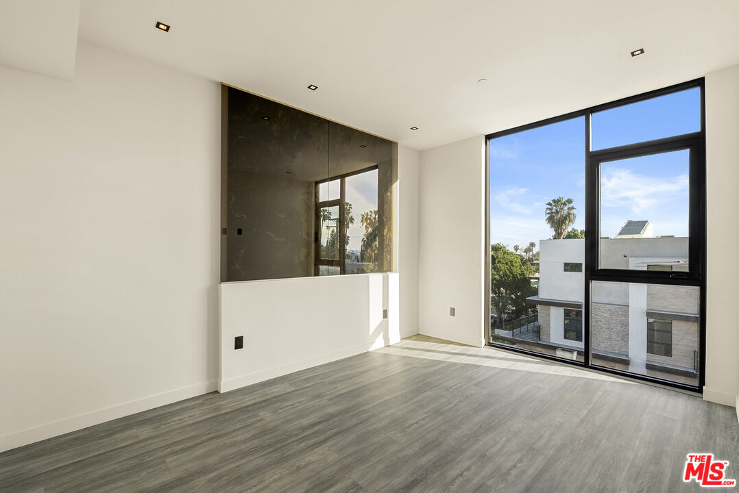 1021 N Ogden Dr Unit: PH 5