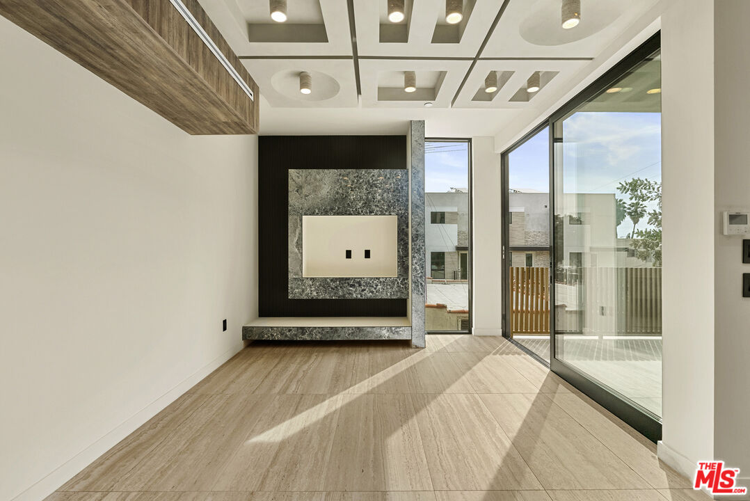 1021 N Ogden Dr Unit: PH 5