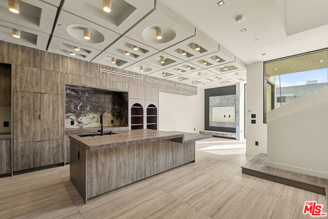 1021 N Ogden Dr Unit: PH 5