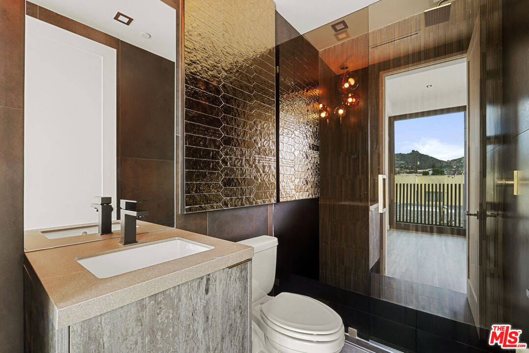 1021 N Ogden Dr Unit: PH 5