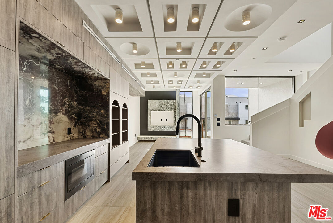 1021 N Ogden Dr Unit: PH 5