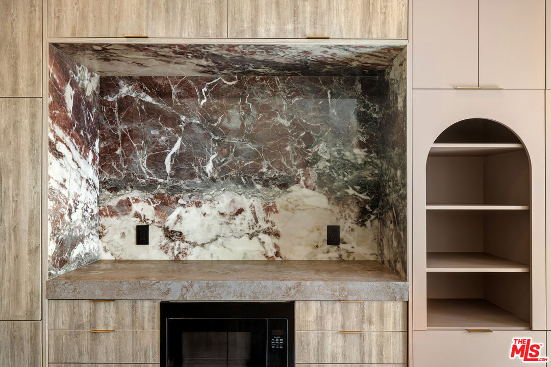 1021 N Ogden Dr Unit: PH 5