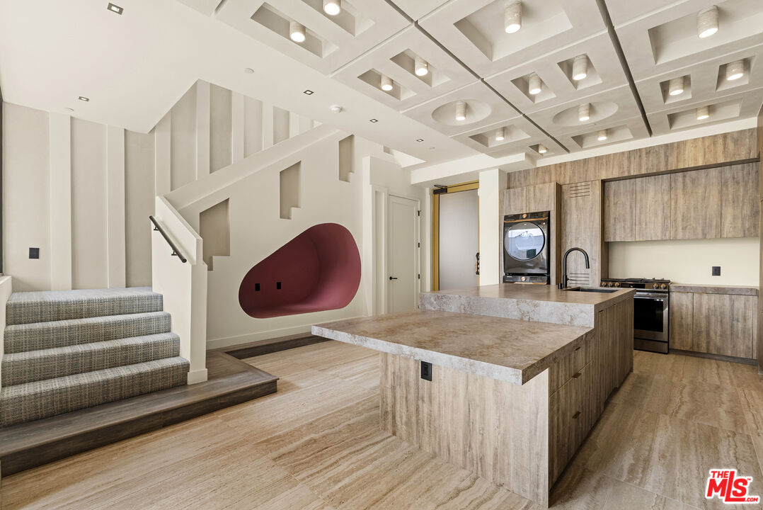 1021 N Ogden Dr Unit: PH 5
