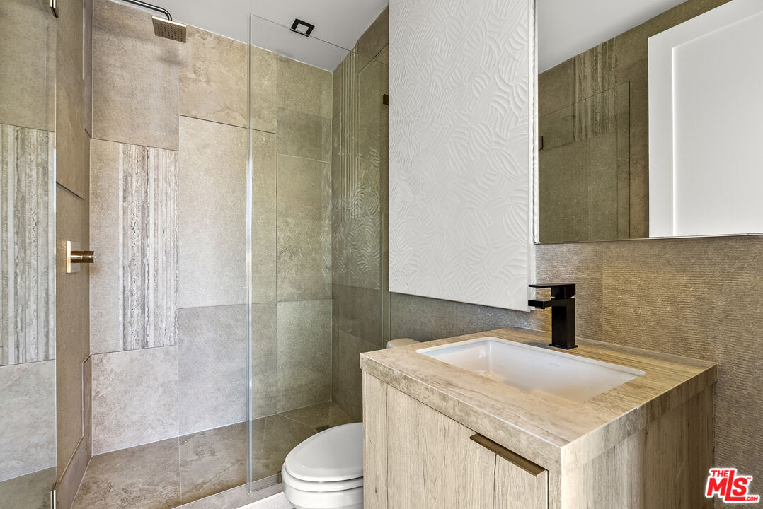 1021 N Ogden Dr Unit: PH 6