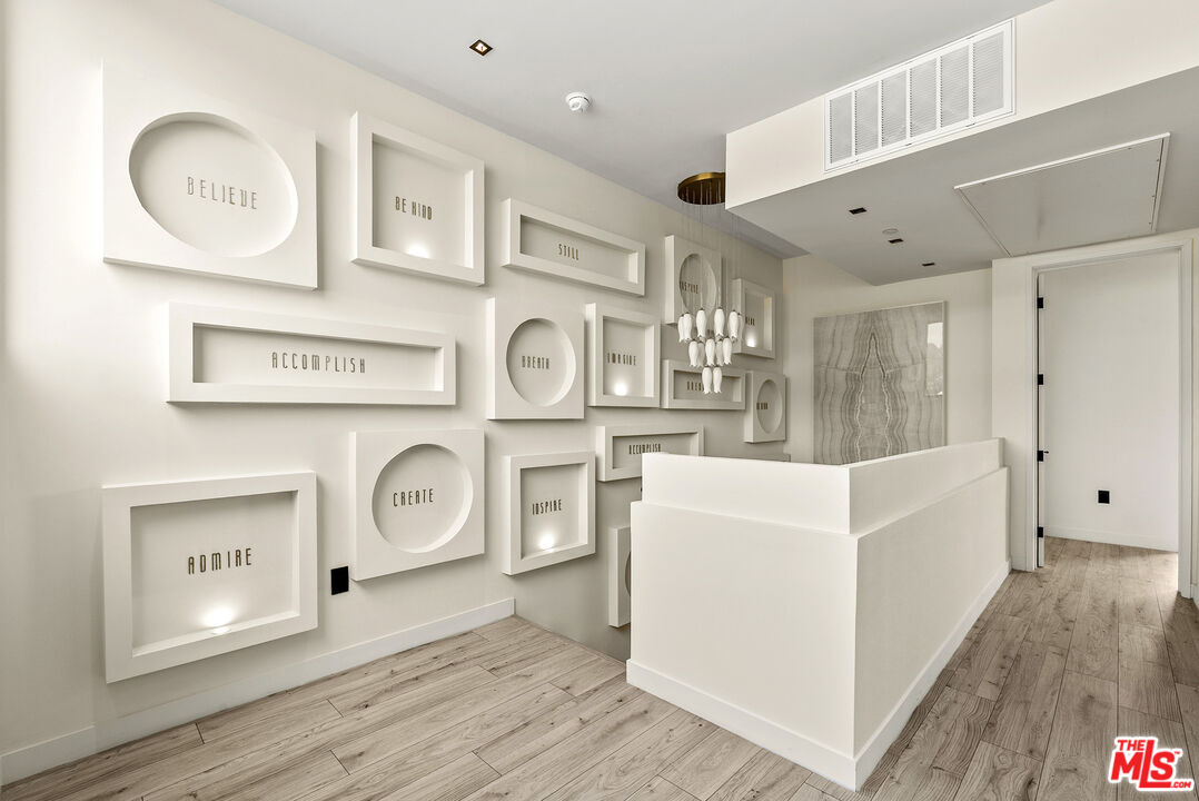 1021 N Ogden Dr Unit: PH 6
