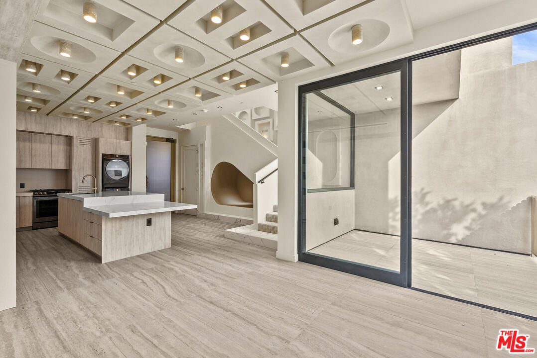 1021 N Ogden Dr Unit: PH 6