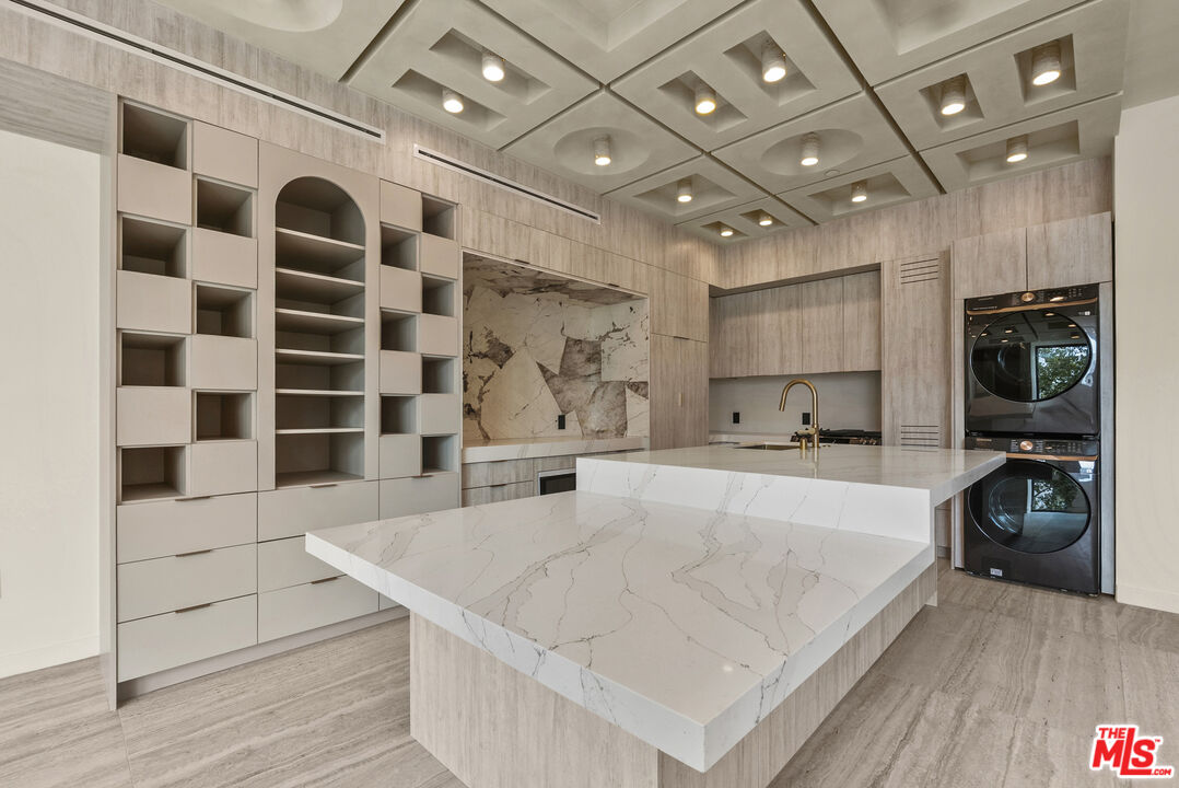 1021 N Ogden Dr Unit: PH 6
