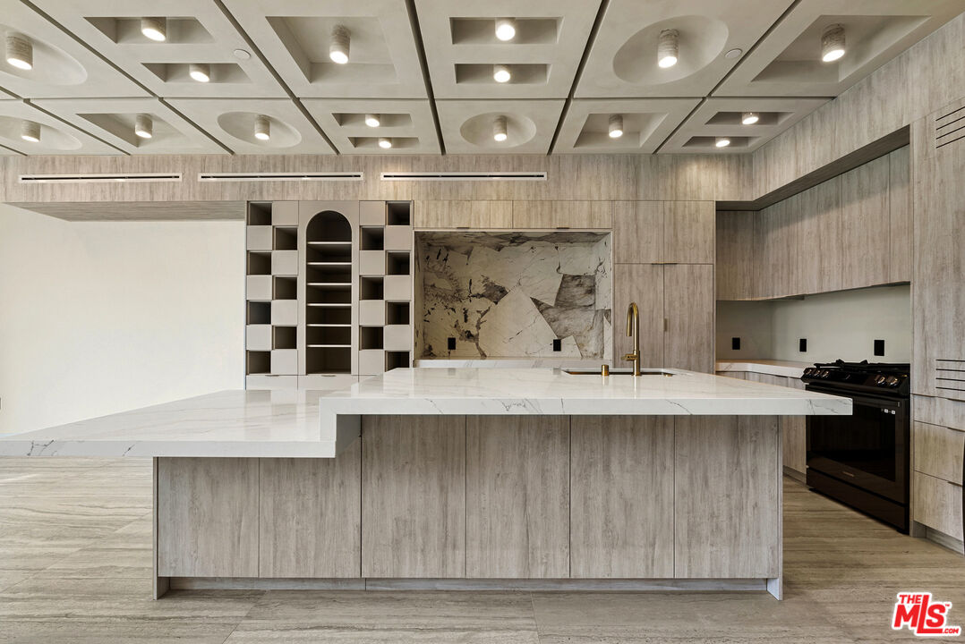 1021 N Ogden Dr Unit: PH 6