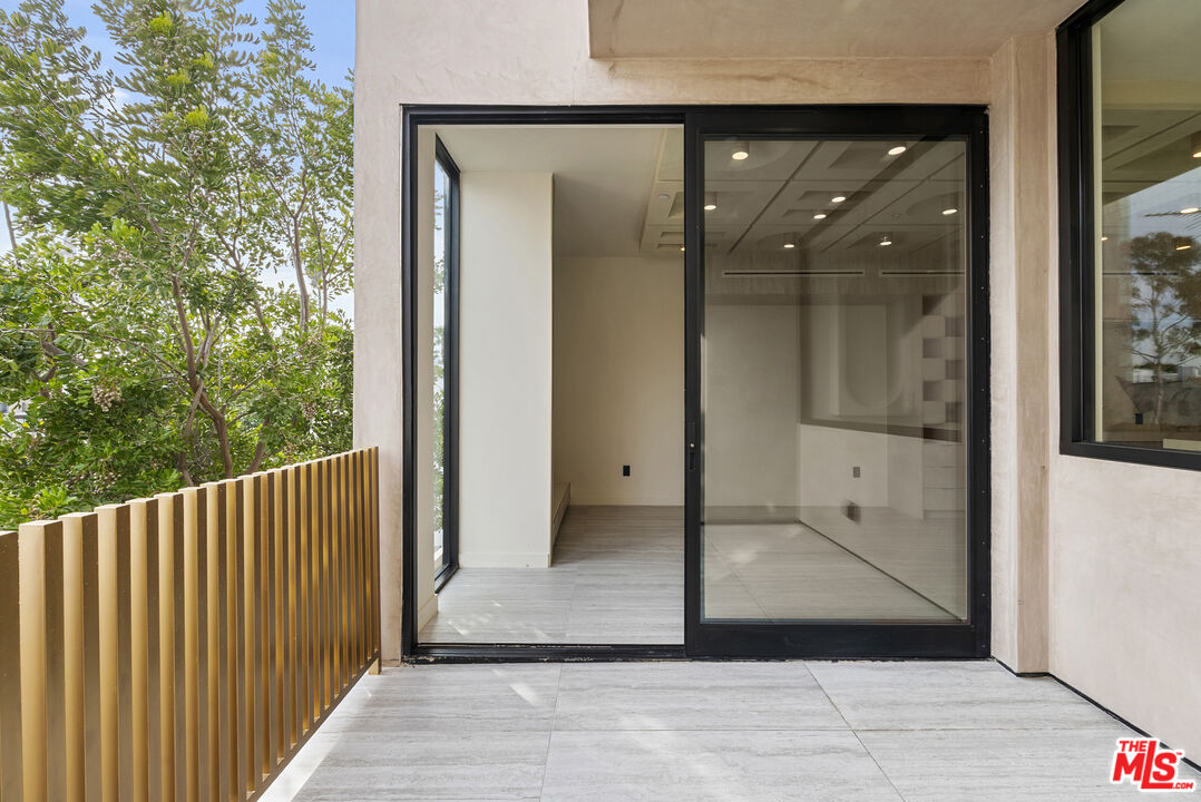 1021 N Ogden Dr Unit: PH 6