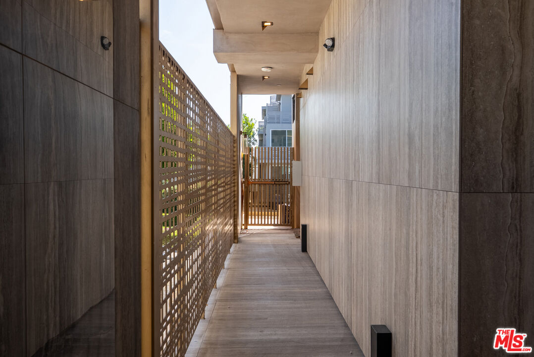 1021 N Ogden Dr Unit: PH 6