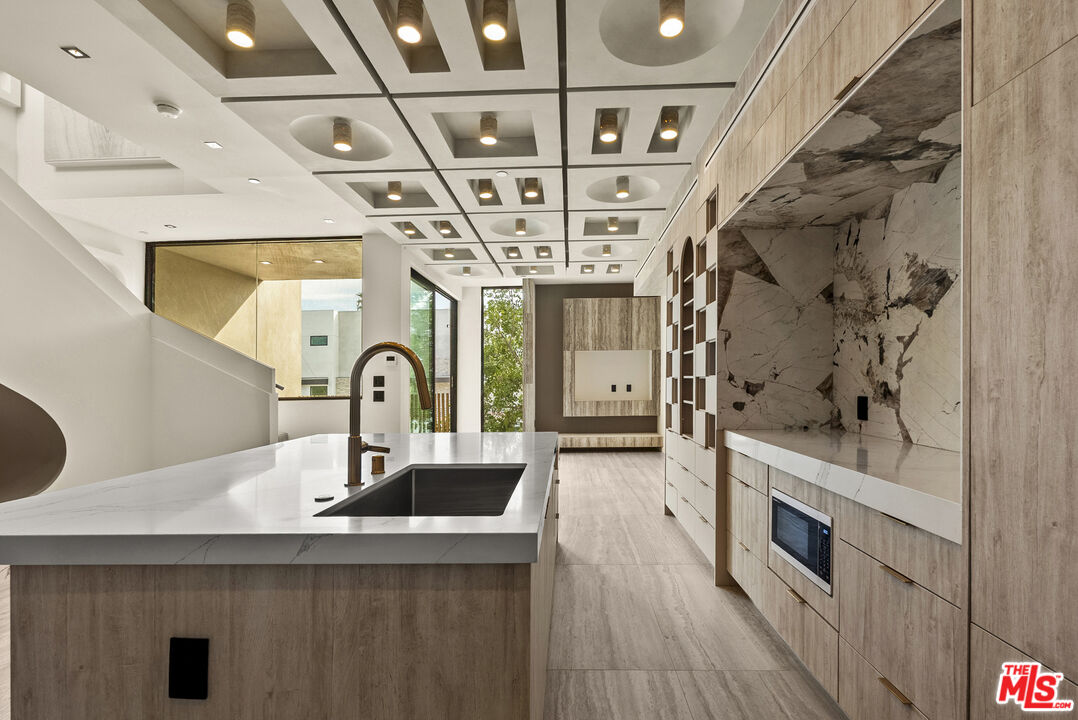 1021 N Ogden Dr Unit: PH 6