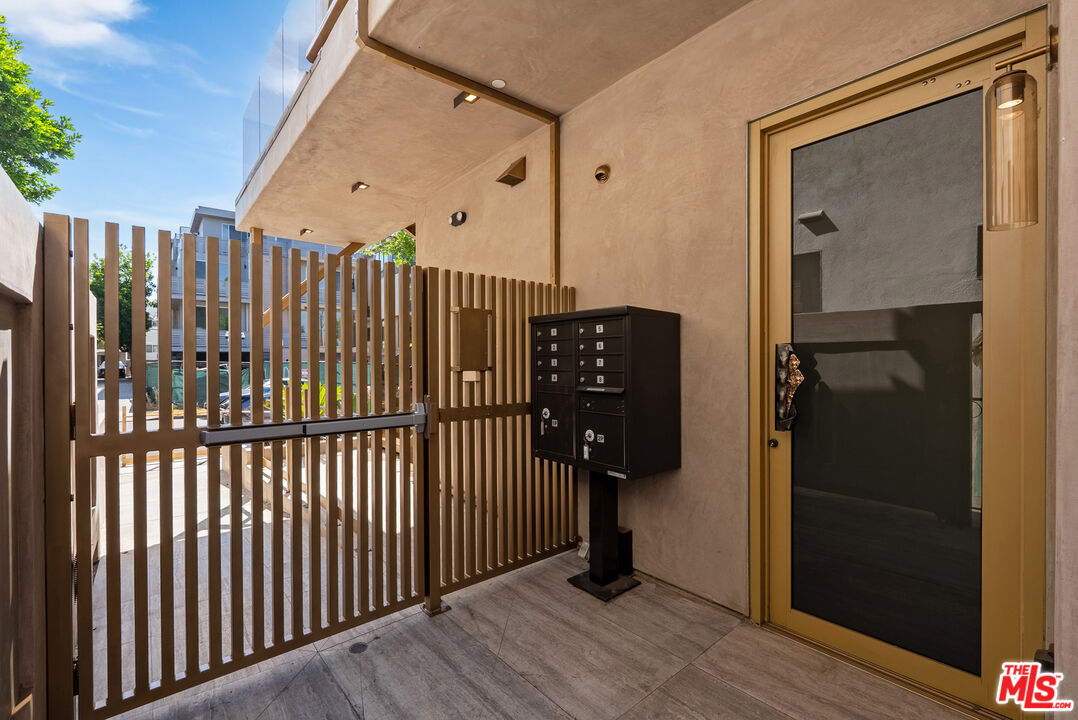 1021 N Ogden Dr Unit: PH 6