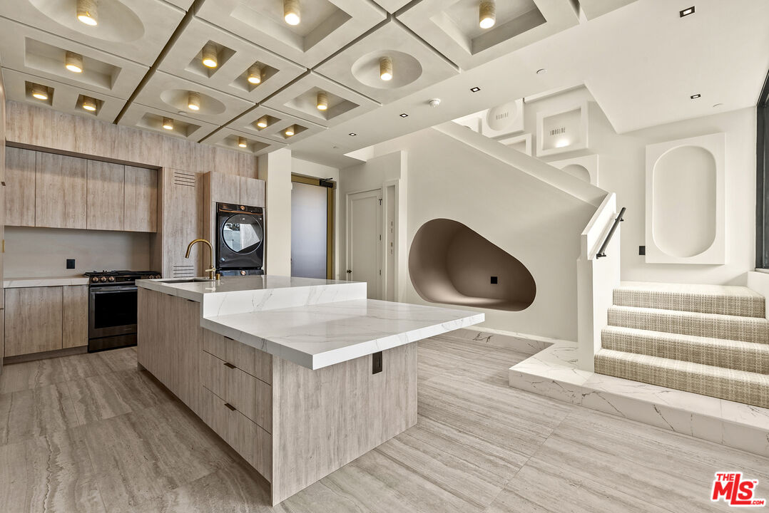 1021 N Ogden Dr Unit: PH 6