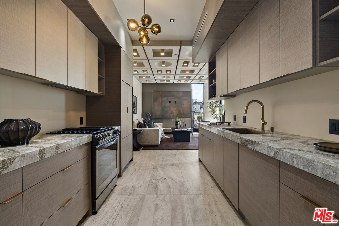 1021 N Ogden Dr Unit: PH 7