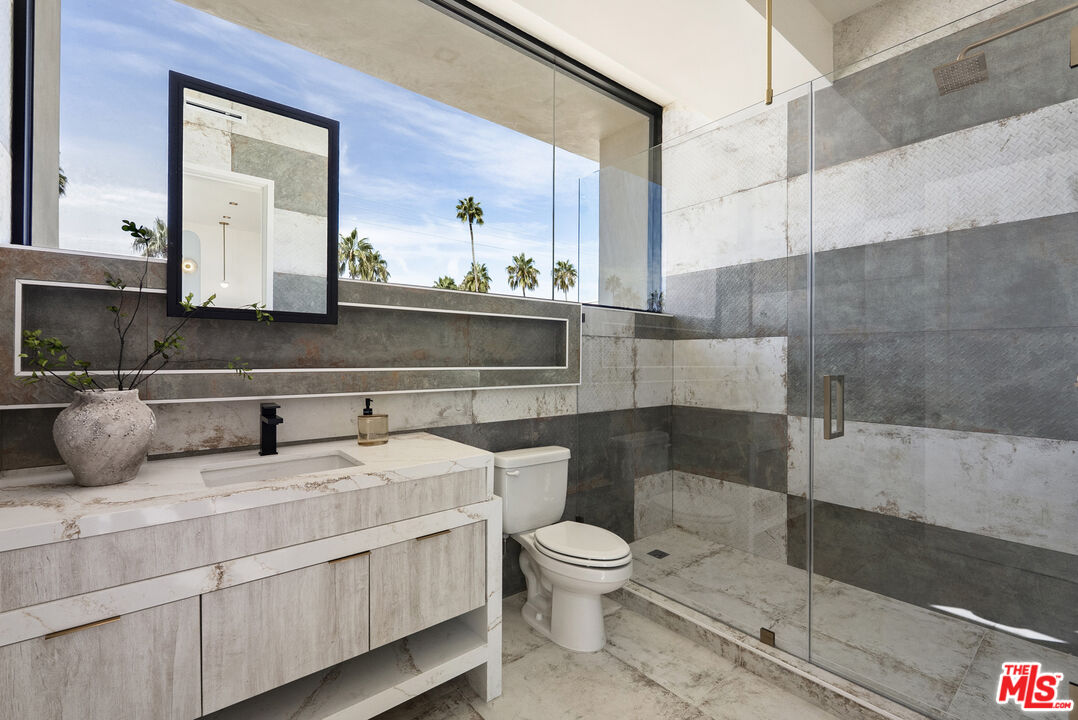 1021 N Ogden Dr Unit: PH 7