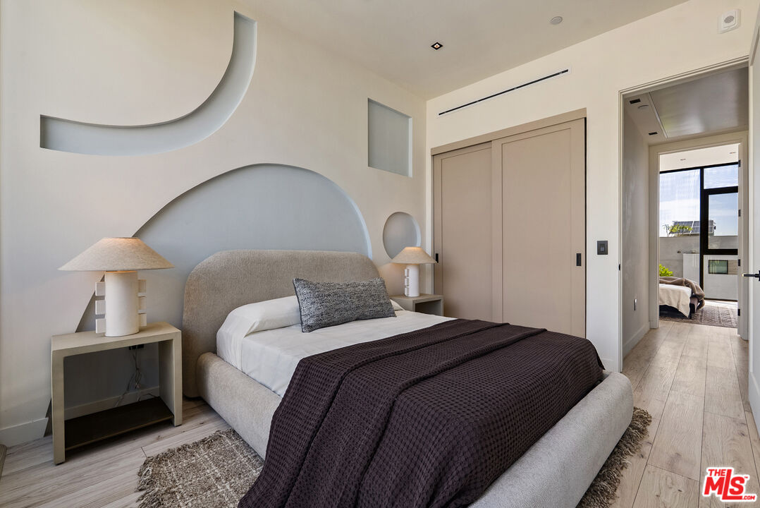 1021 N Ogden Dr Unit: PH 7