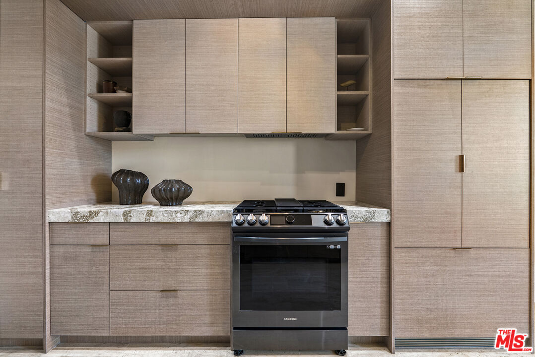 1021 N Ogden Dr Unit: PH 7