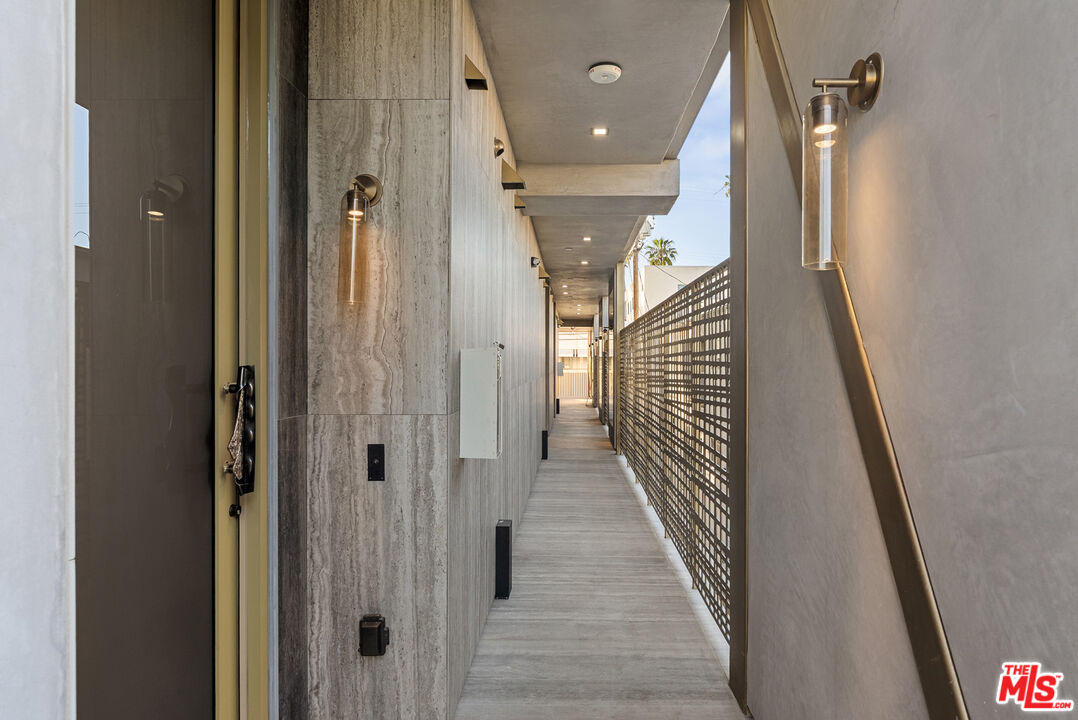1021 N Ogden Dr Unit: PH 7