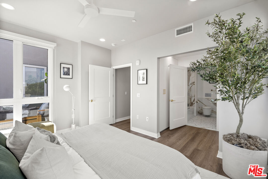 7428 Santa Monica Blvd Unit: PH 505