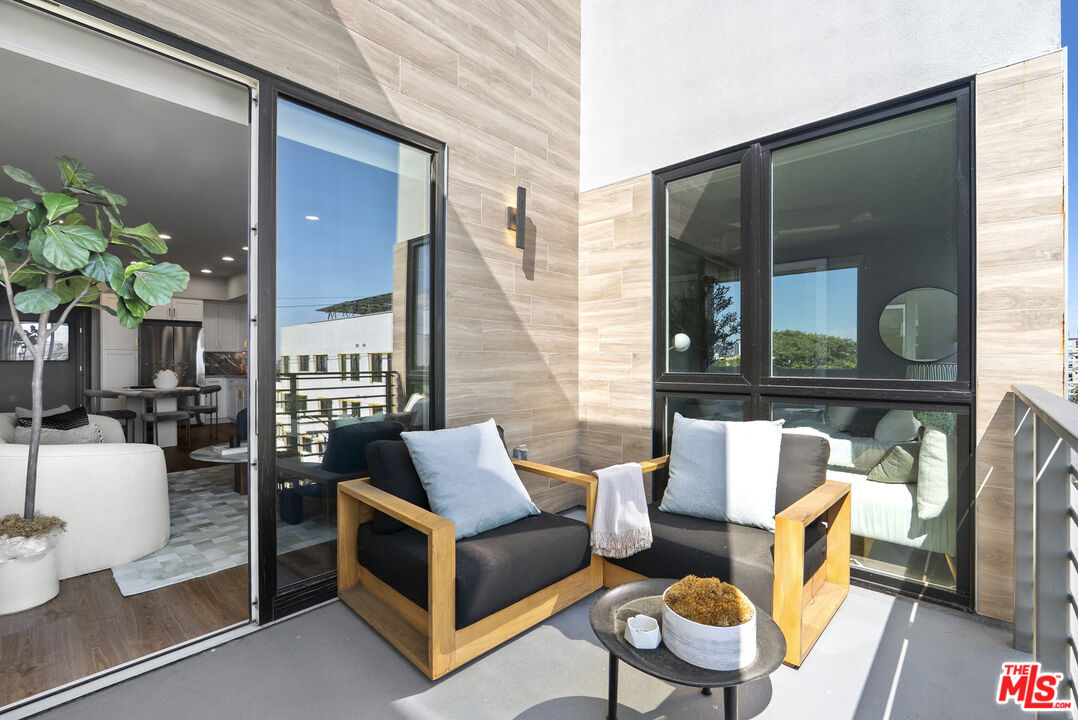 7428 Santa Monica Blvd Unit: PH 505