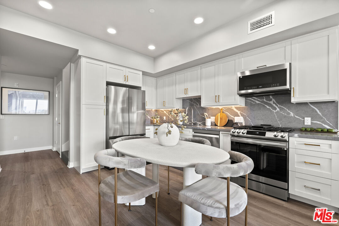 7428 Santa Monica Blvd Unit: PH 505