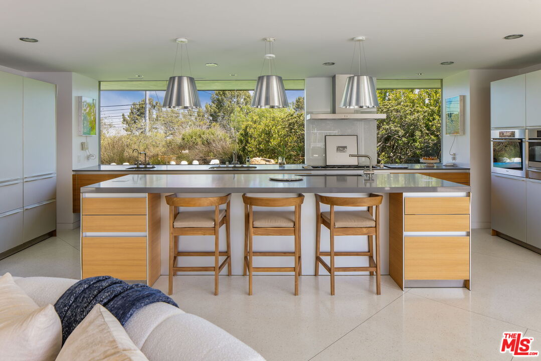 14700 Mulholland Dr