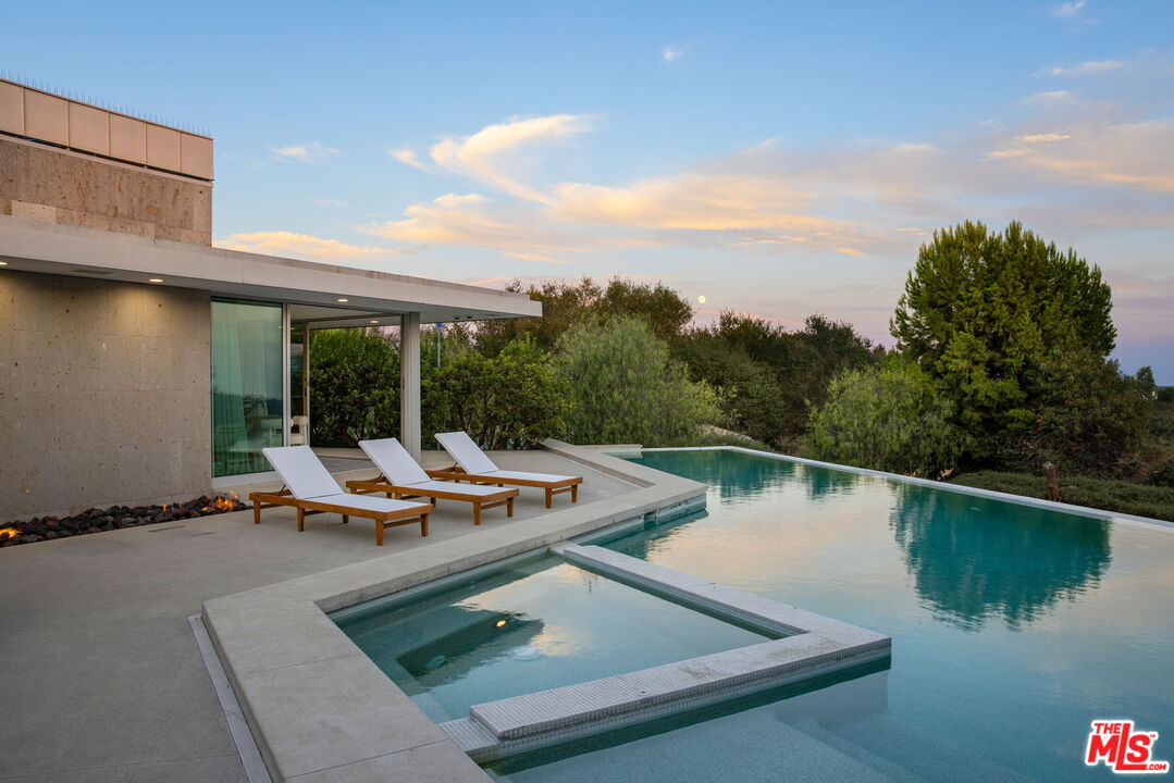 14700 Mulholland Dr