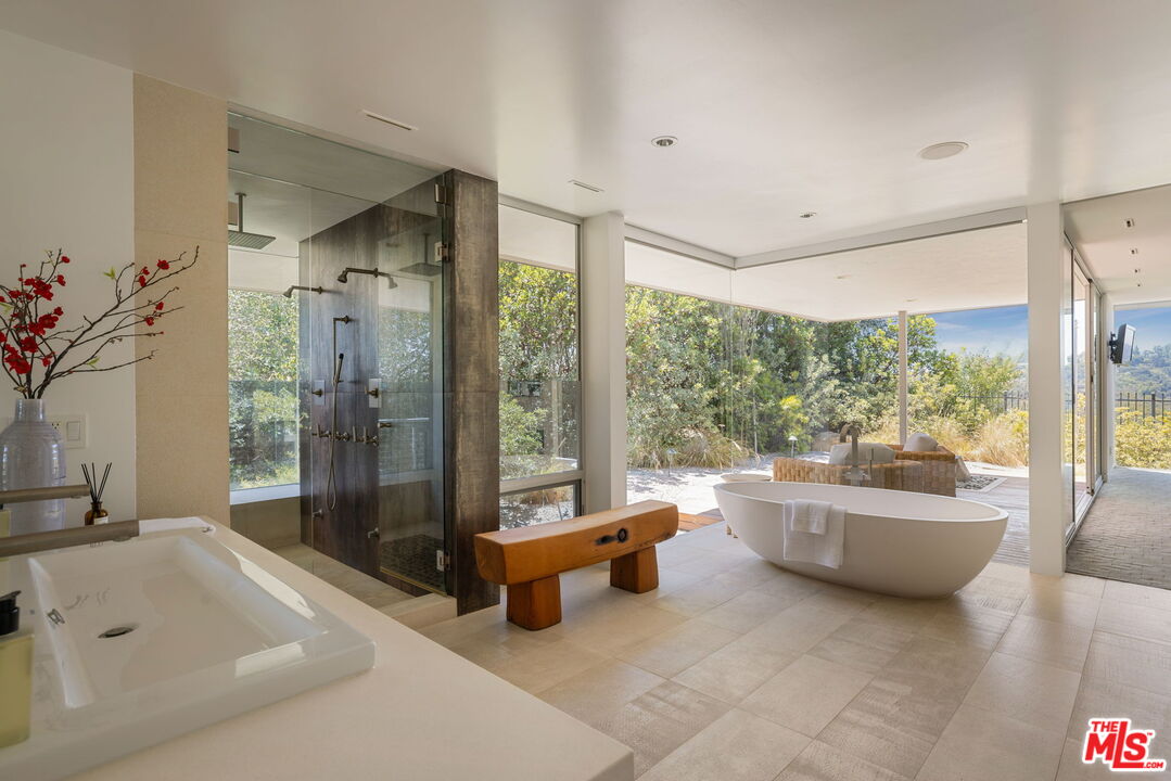 14700 Mulholland Dr