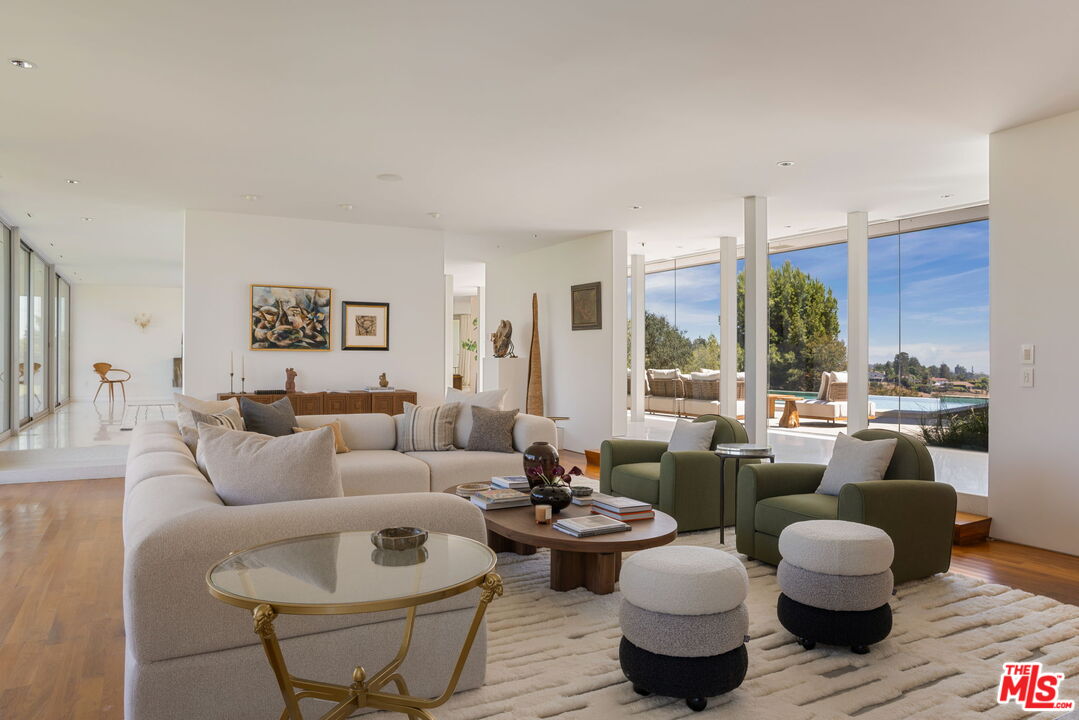 14700 Mulholland Dr