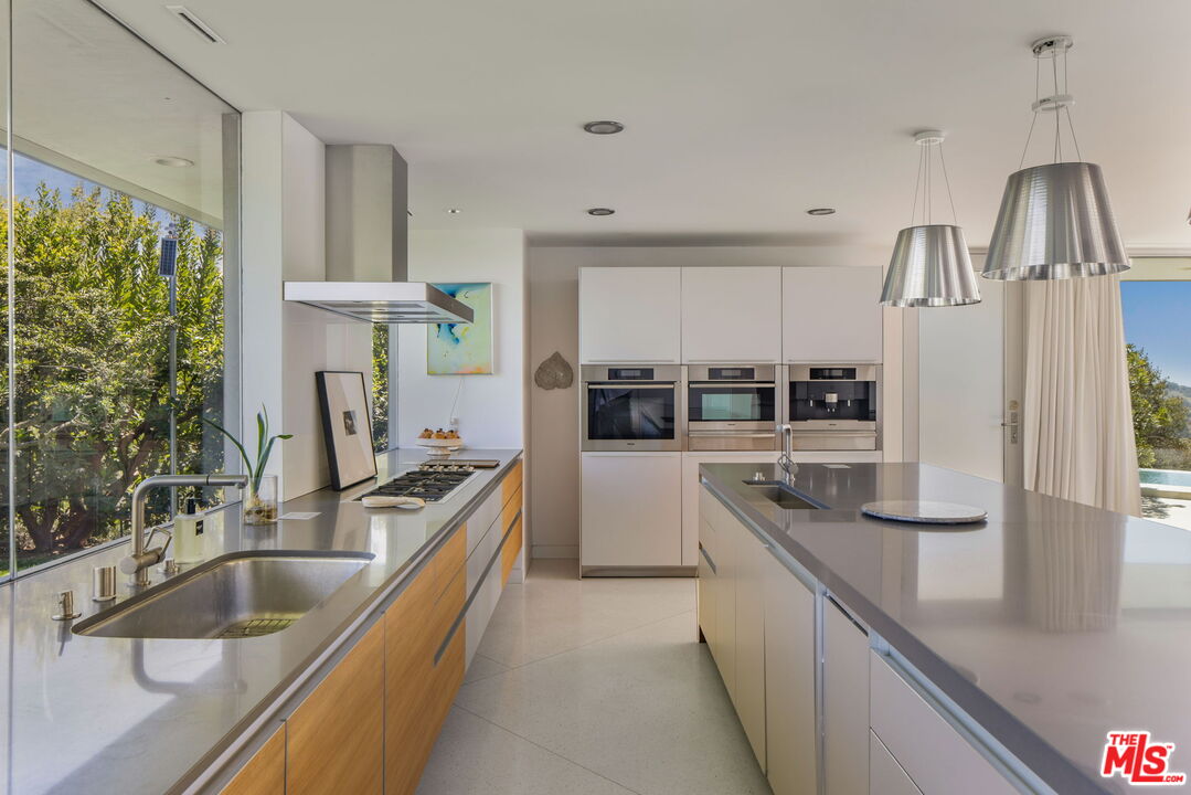 14700 Mulholland Dr