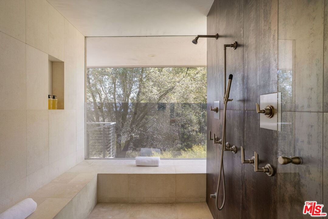 14700 Mulholland Dr