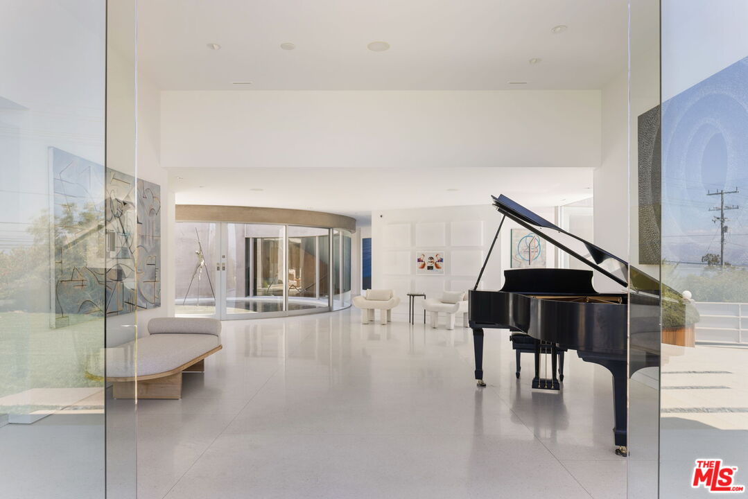 14700 Mulholland Dr