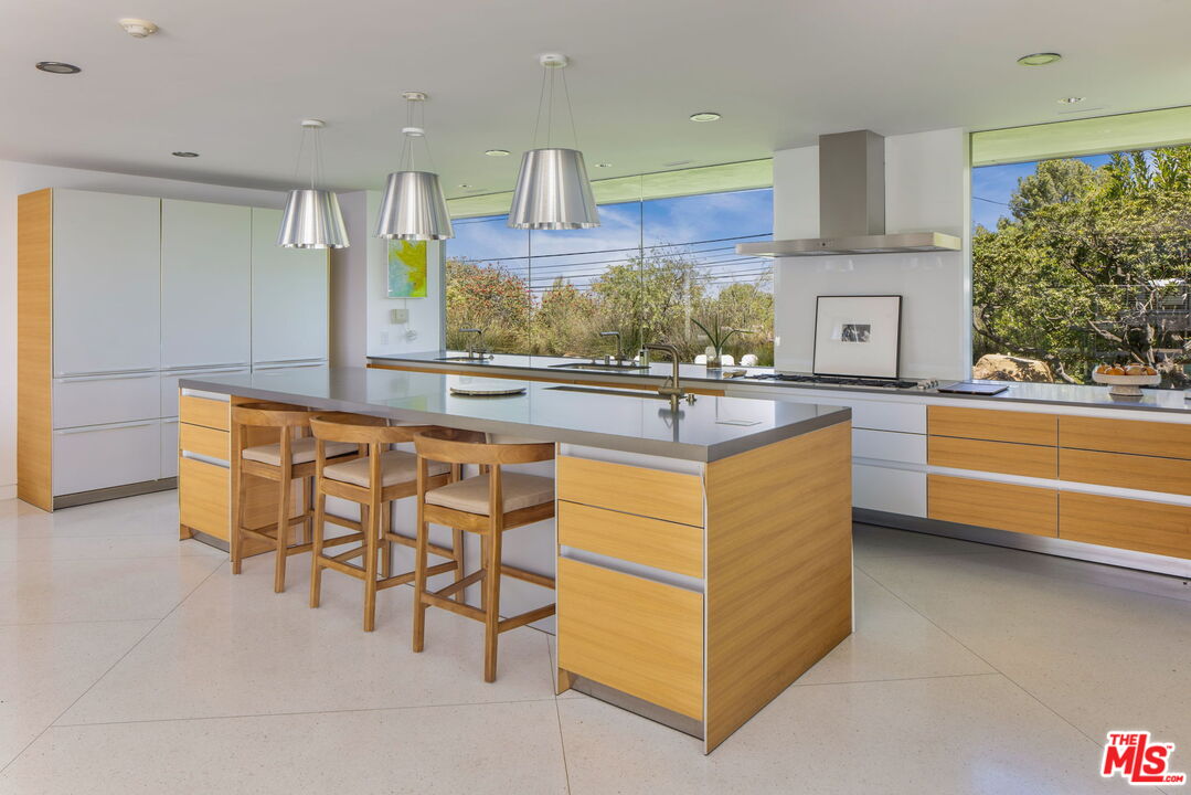 14700 Mulholland Dr