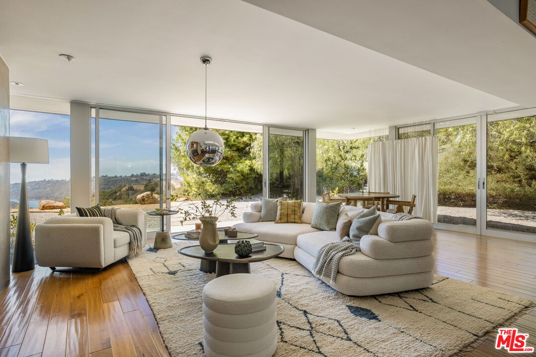 14700 Mulholland Dr