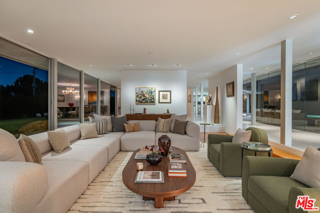 14700 Mulholland Dr