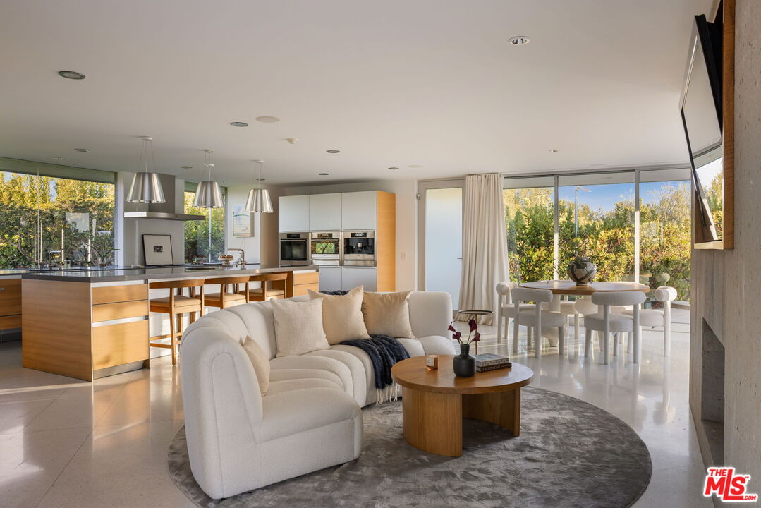 14700 Mulholland Dr
