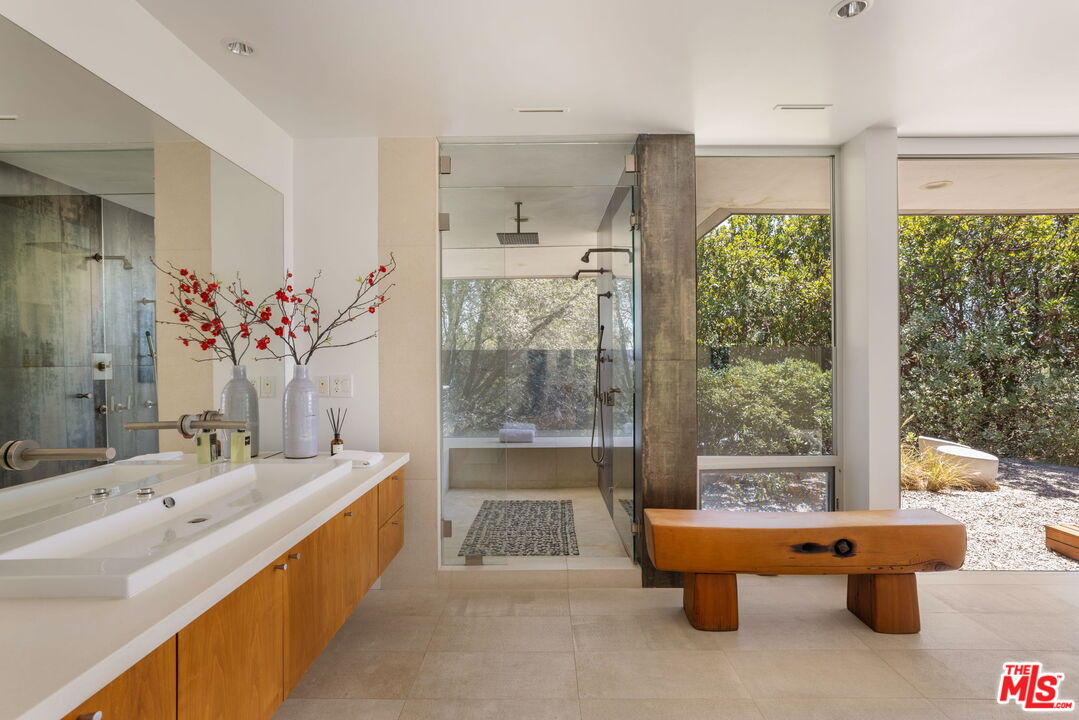 14700 Mulholland Dr