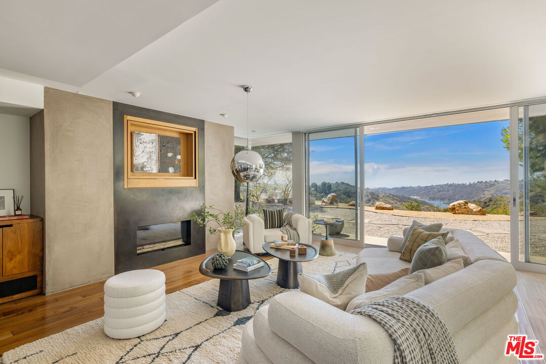 14700 Mulholland Dr