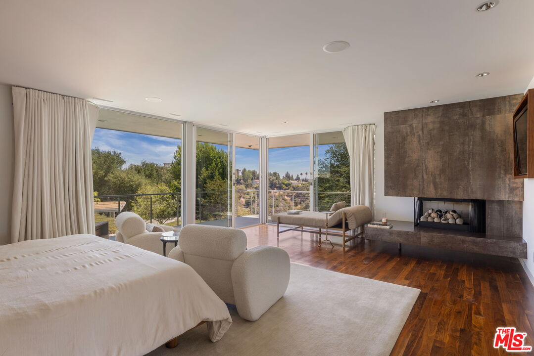 14700 Mulholland Dr