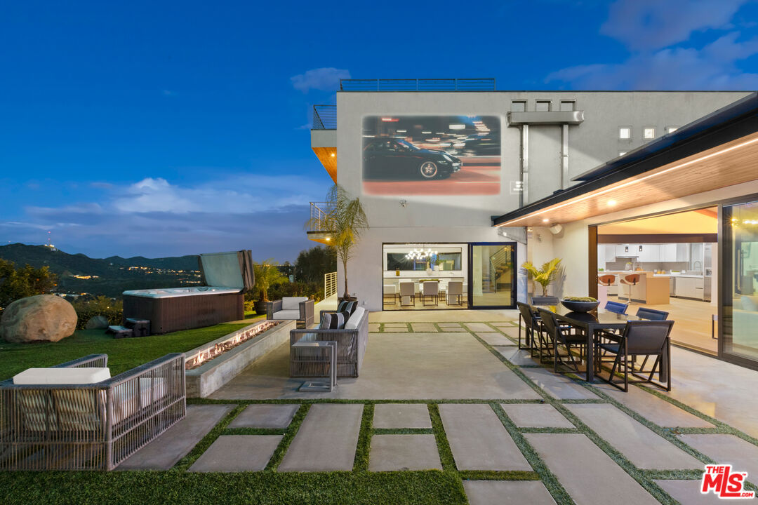 7405 Pyramid Pl