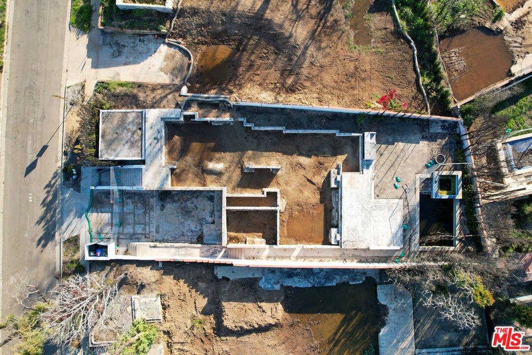 327 N Grenola St