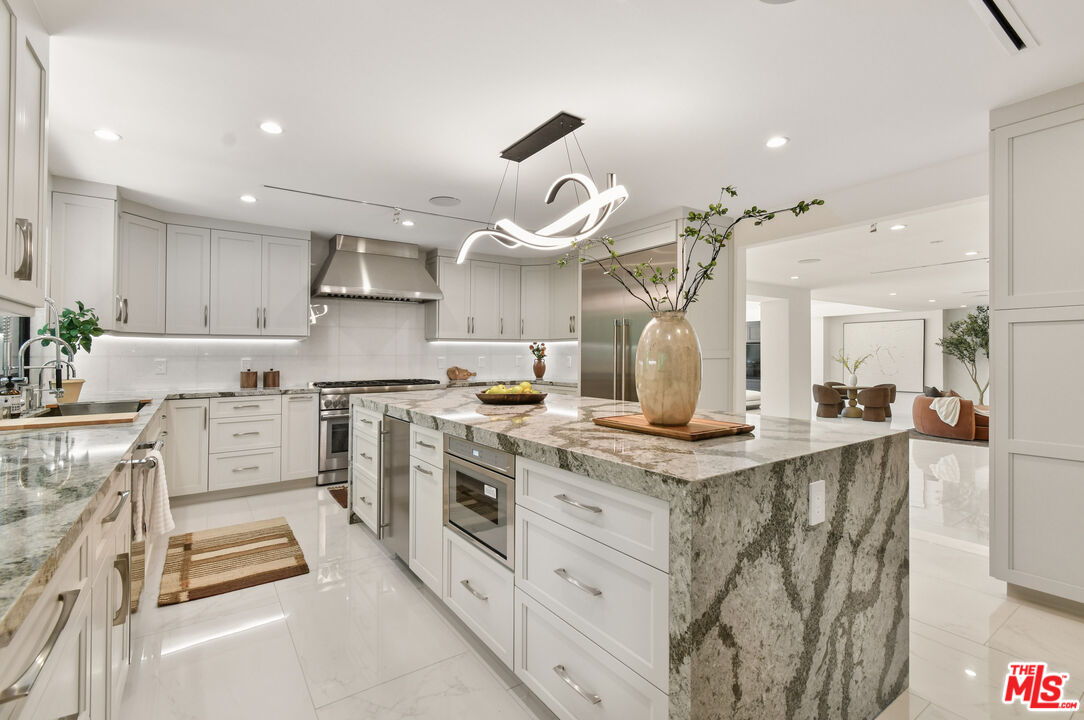 4423 Bergamo Dr